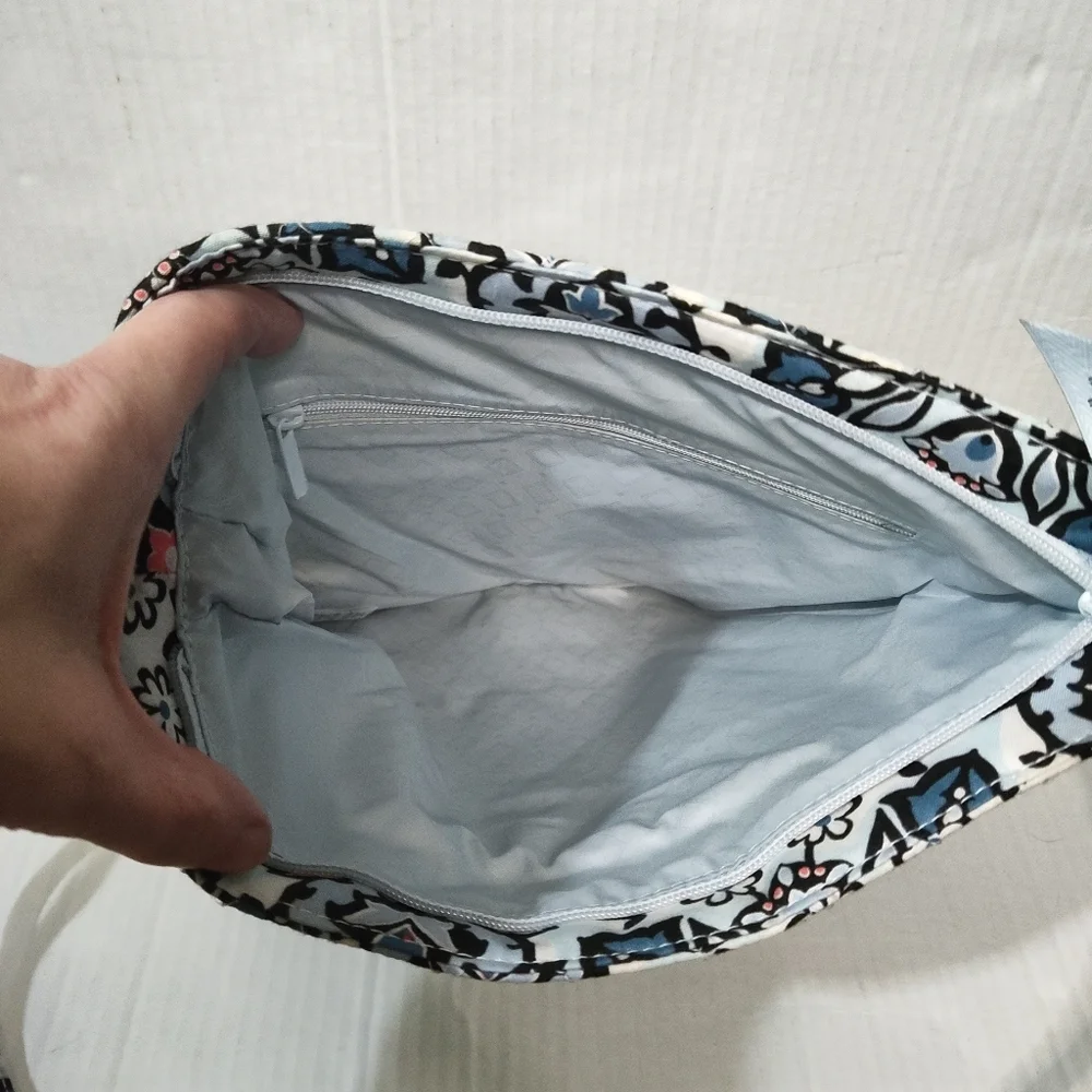 Vera Bradley Trio zip Hipster Purse Lisbon Medallion NEW Quilted blue White - Picture 7 of 10